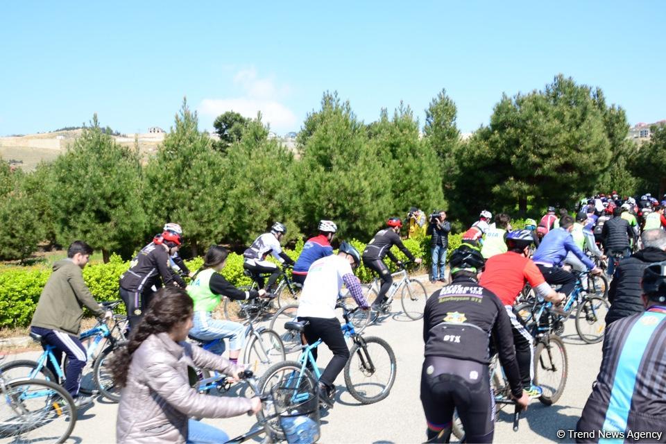 “Az avtomobil, çox həyat” devizi altında veloyürüş keçirilib (FOTO)