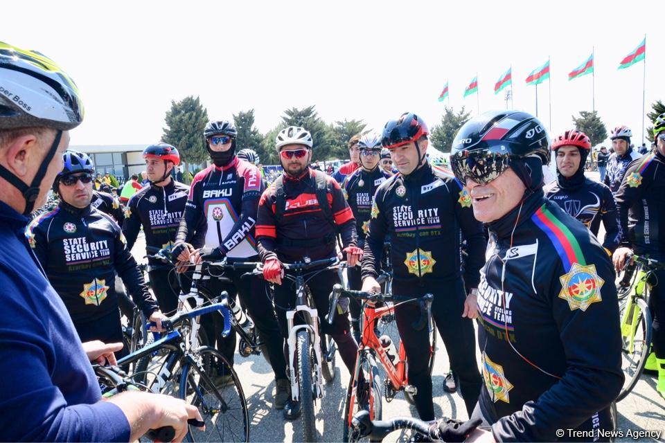 “Az avtomobil, çox həyat” devizi altında veloyürüş keçirilib (FOTO)