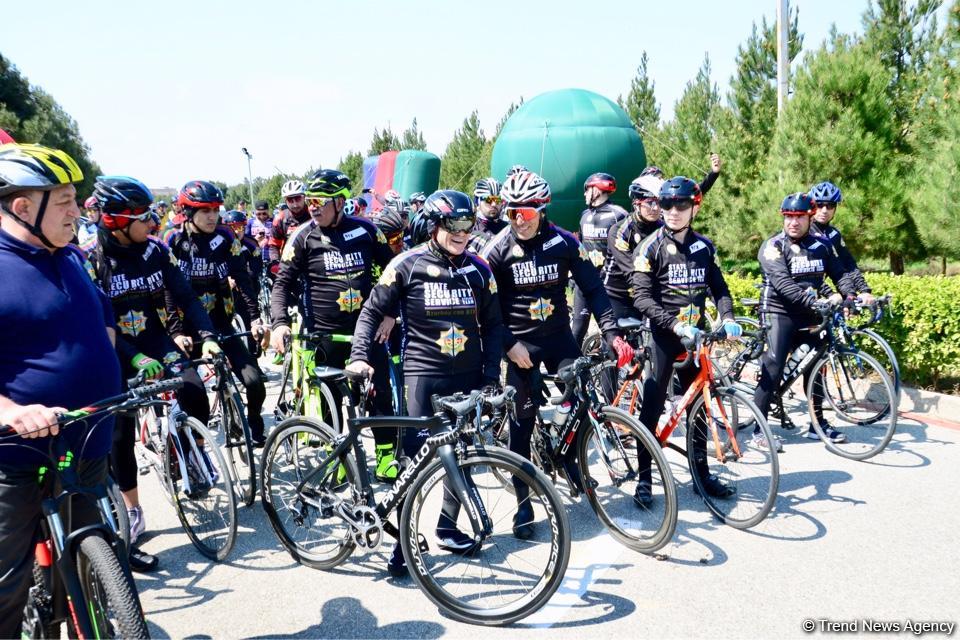 “Az avtomobil, çox həyat” devizi altında veloyürüş keçirilib (FOTO)