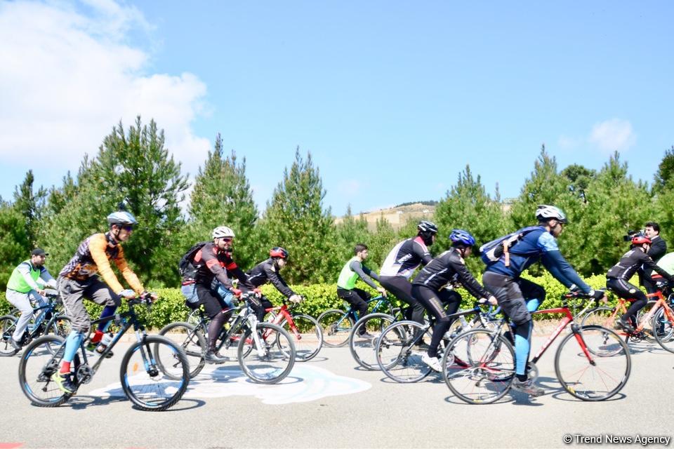 “Az avtomobil, çox həyat” devizi altında veloyürüş keçirilib (FOTO)