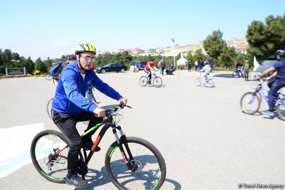 “Az avtomobil, çox həyat” devizi altında veloyürüş keçirilib (FOTO)