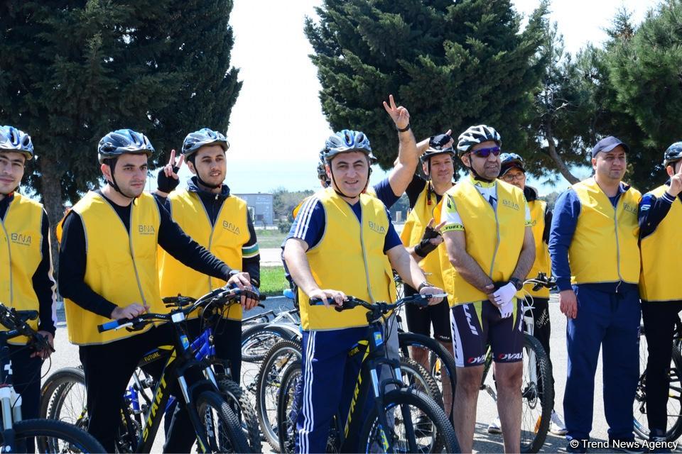 “Az avtomobil, çox həyat” devizi altında veloyürüş keçirilib (FOTO)
