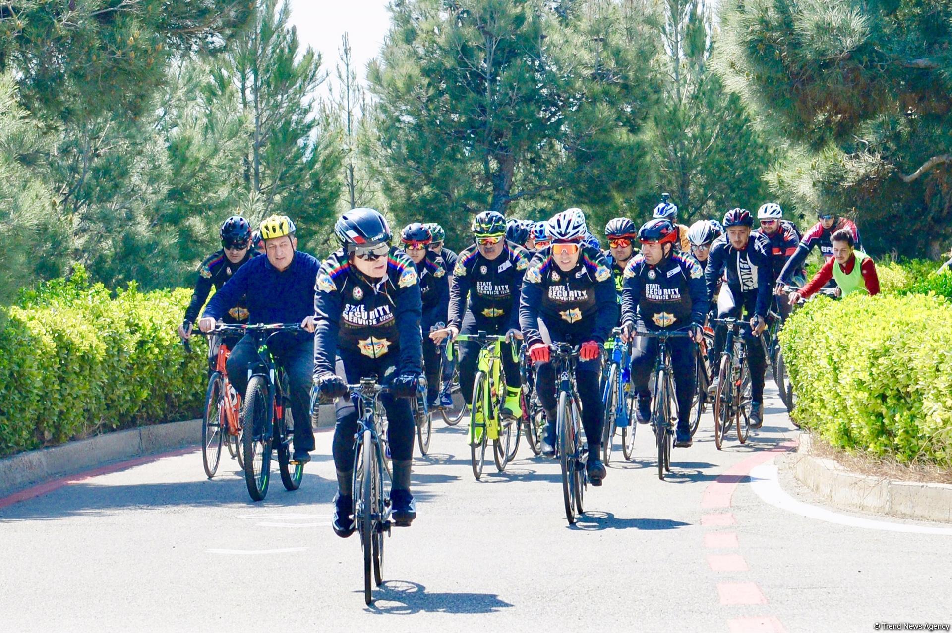 “Az avtomobil, çox həyat” devizi altında veloyürüş keçirilib (FOTO)