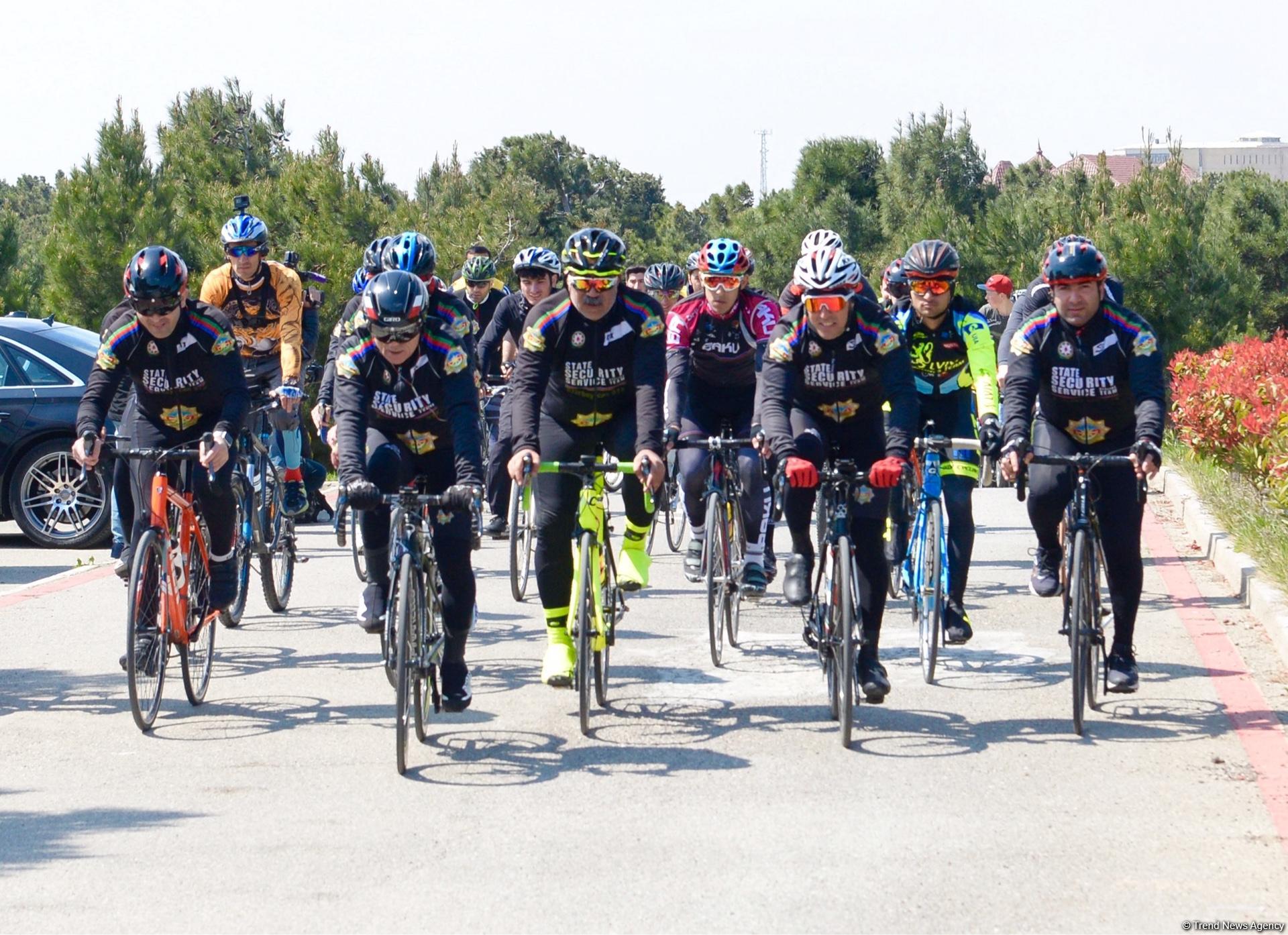 “Az avtomobil, çox həyat” devizi altında veloyürüş keçirilib (FOTO)