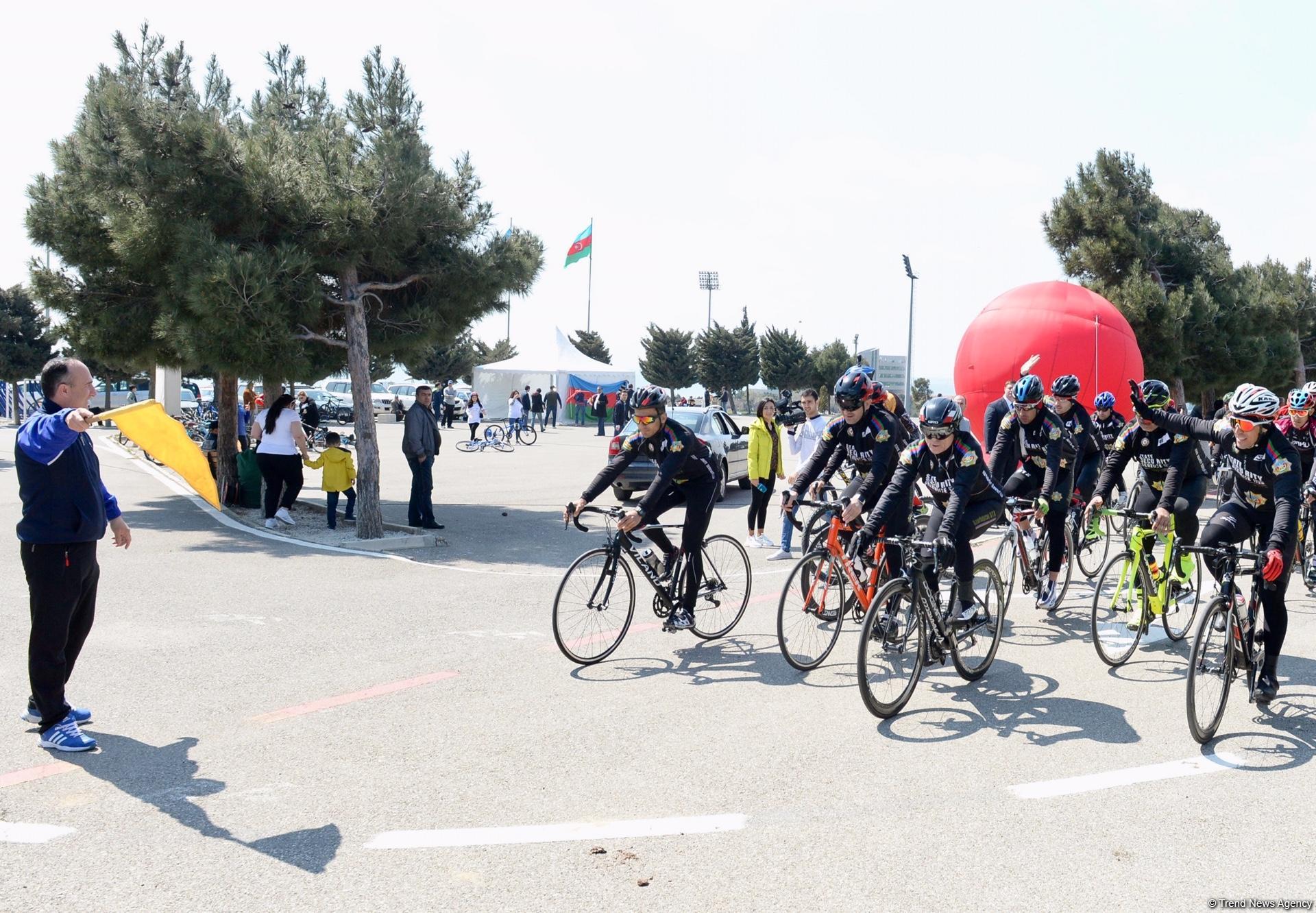 “Az avtomobil, çox həyat” devizi altında veloyürüş keçirilib (FOTO)