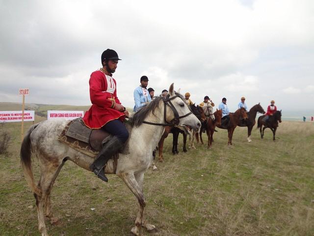 10 milyonuncu sakinin dünyaya gəlməsi şərəfinə Şəkidə at yürüşü təşkil edilib (FOTO)