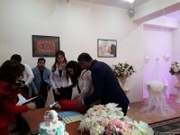 Azərbaycanın 10 milyonuncu sakininin doğum haqqında şəhadətnaməsi onun valideynlərinə təqdim olunub (FOTO)