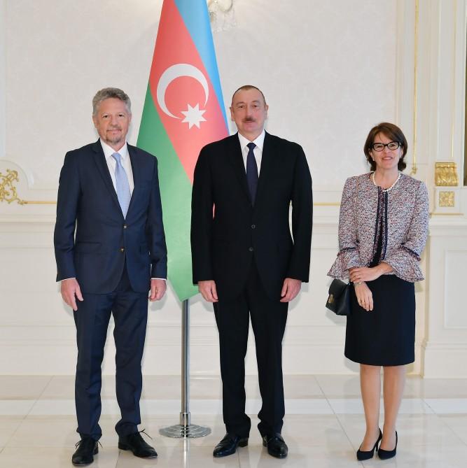 Prezident İlham Əliyev Argentinanın Azərbaycanda yeni təyin olunmuş səfirinin etimadnaməsini qəbul edib (YENİLƏNİB) (FOTO)