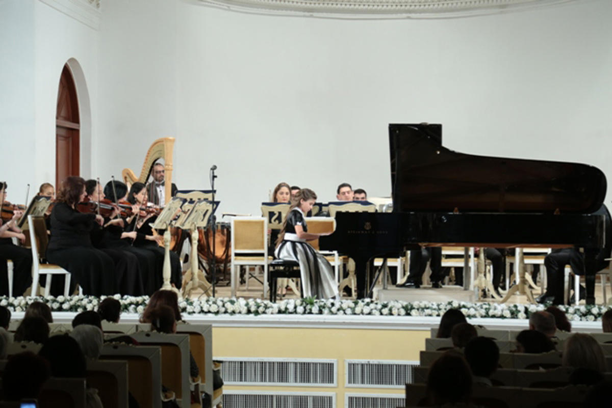 Musiqi məktəbi hesabat konserti keçirib (FOTO)