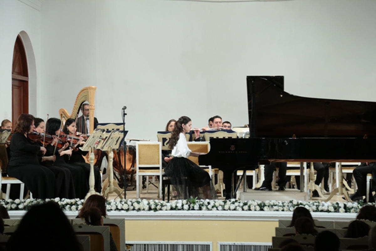 Musiqi məktəbi hesabat konserti keçirib (FOTO)