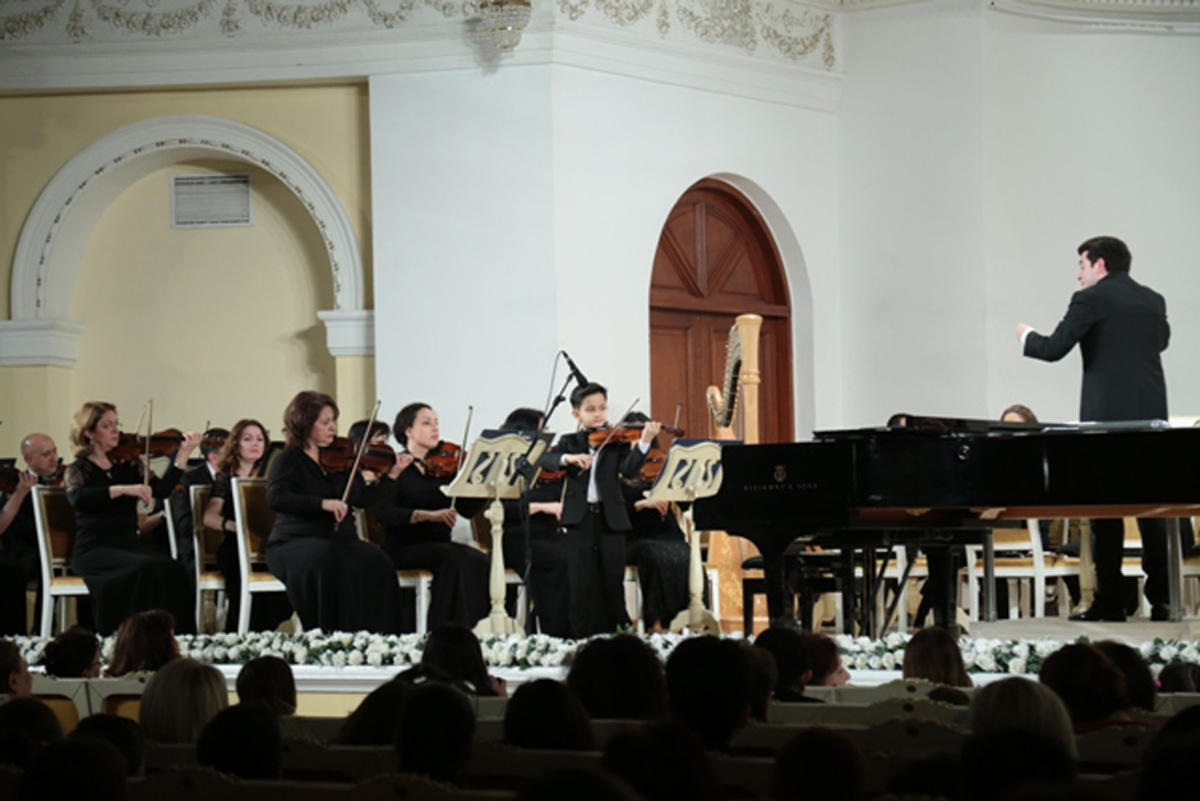 Musiqi məktəbi hesabat konserti keçirib (FOTO)