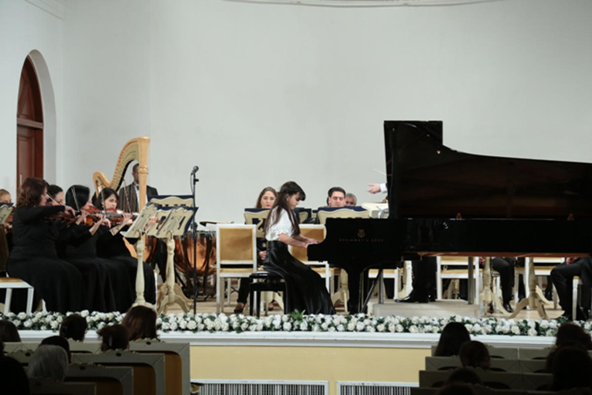 Musiqi məktəbi hesabat konserti keçirib (FOTO)