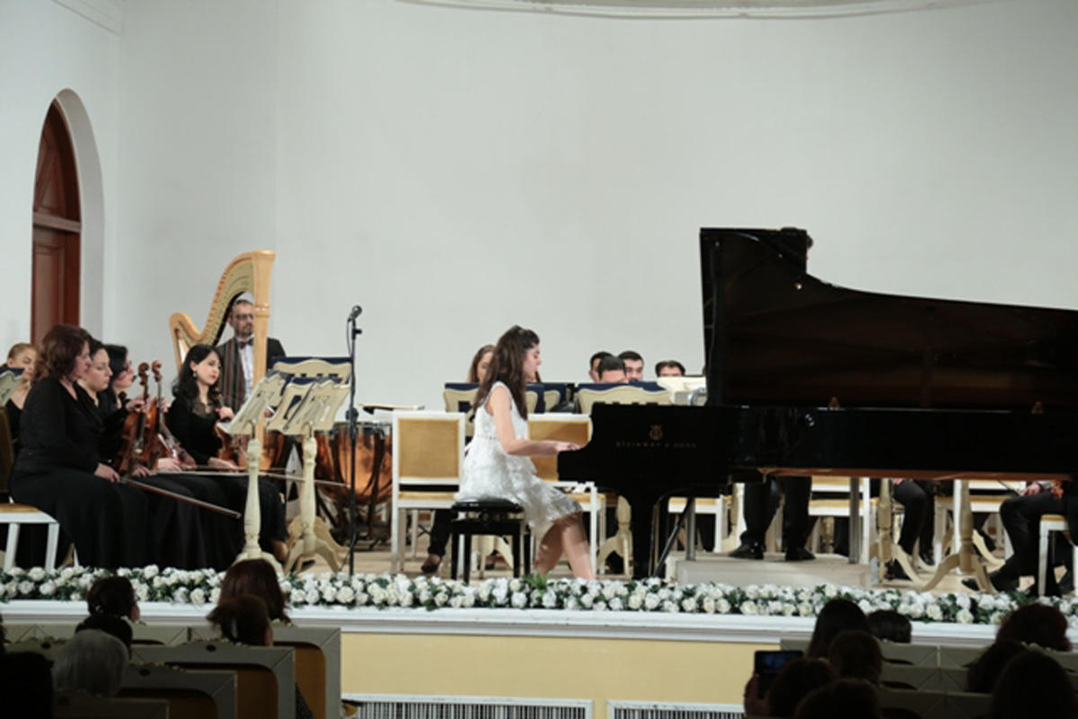 Musiqi məktəbi hesabat konserti keçirib (FOTO)