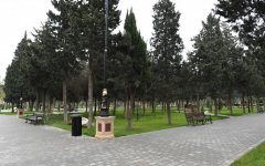 Prezident İlham Əliyev və birinci xanım Mehriban Əliyeva Qaraçuxurda yenidən qurulan Neftçilər parkında yaradılan şəraitlə tanış olublar (YENİLƏNİB 2) (FOTO)