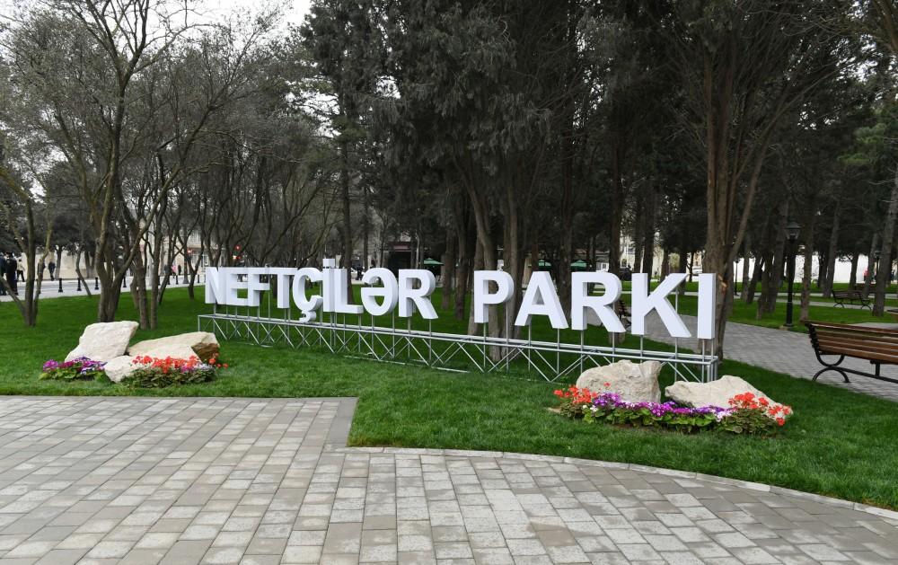Prezident İlham Əliyev və birinci xanım Mehriban Əliyeva Qaraçuxurda yenidən qurulan Neftçilər parkında yaradılan şəraitlə tanış olublar (YENİLƏNİB 2) (FOTO)