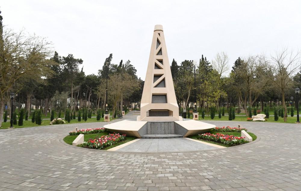 Prezident İlham Əliyev və birinci xanım Mehriban Əliyeva Qaraçuxurda yenidən qurulan Neftçilər parkında yaradılan şəraitlə tanış olublar (YENİLƏNİB 2) (FOTO)