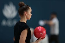 Milli Gimnastika Arenasında bədii gimnastika üzrə Dünya Kubokunun iştirakçılarının podium məşqləri keçirilib (FOTOREPORTAJ)