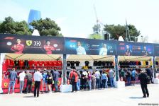 Formula 1 azarkeşləri Bakı bulvarında (FOTO)