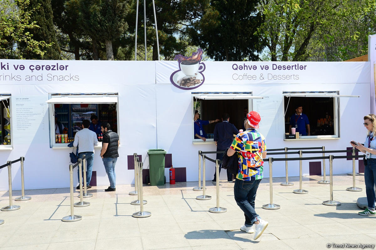 Formula 1 azarkeşləri Bakı bulvarında (FOTO)