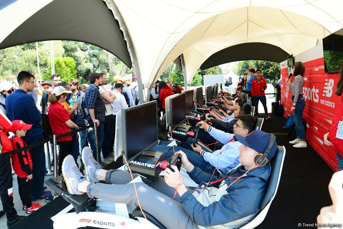 Formula 1 azarkeşləri Bakı bulvarında (FOTO)