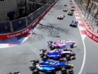 Bakıda F2-də zəncirvari qəza - 3 pilot yarışı dayandırdı (FOTO)