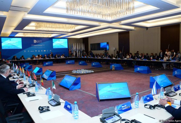 Mədəniyyətlərarası Dialoq Forumu plenar və aralıq sessiyalarla davam etdirir