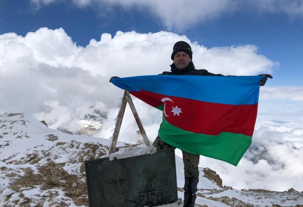 "Heydər zirvəsi"nə yürüş (FOTO)