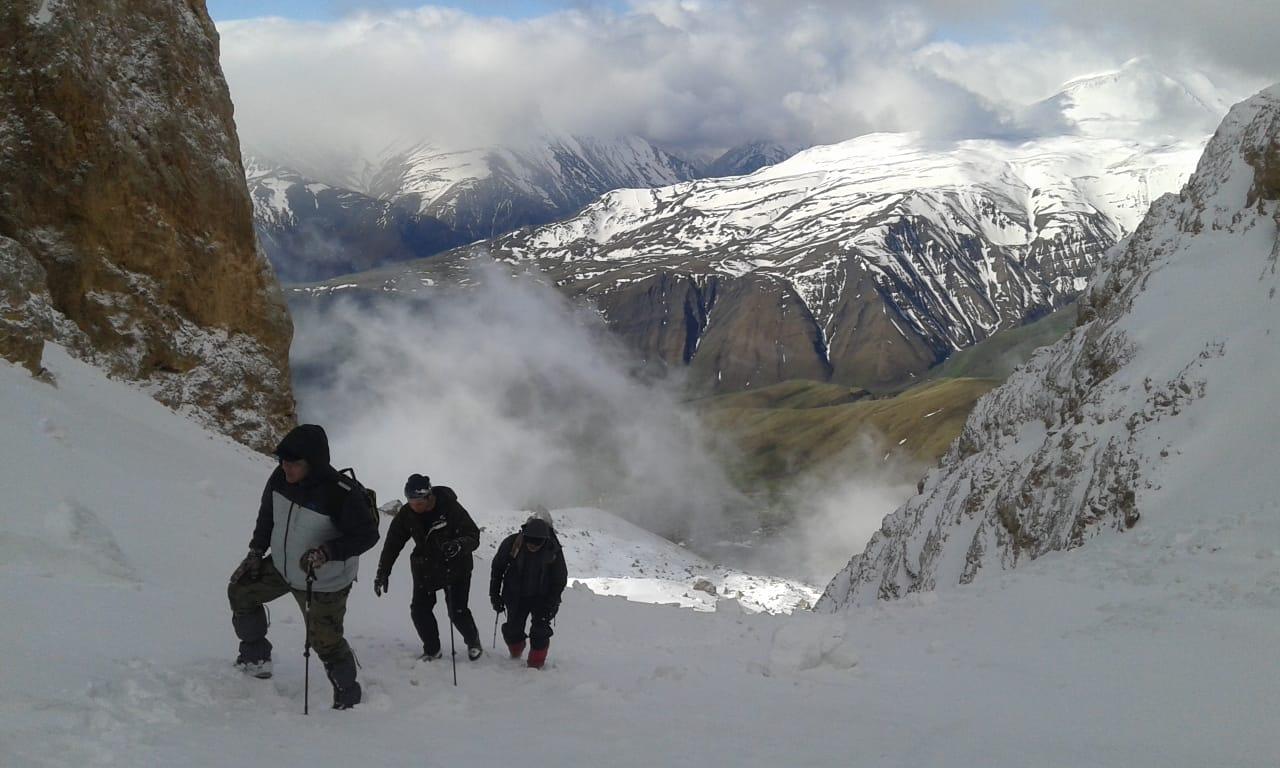 "Heydər zirvəsi"nə yürüş (FOTO)