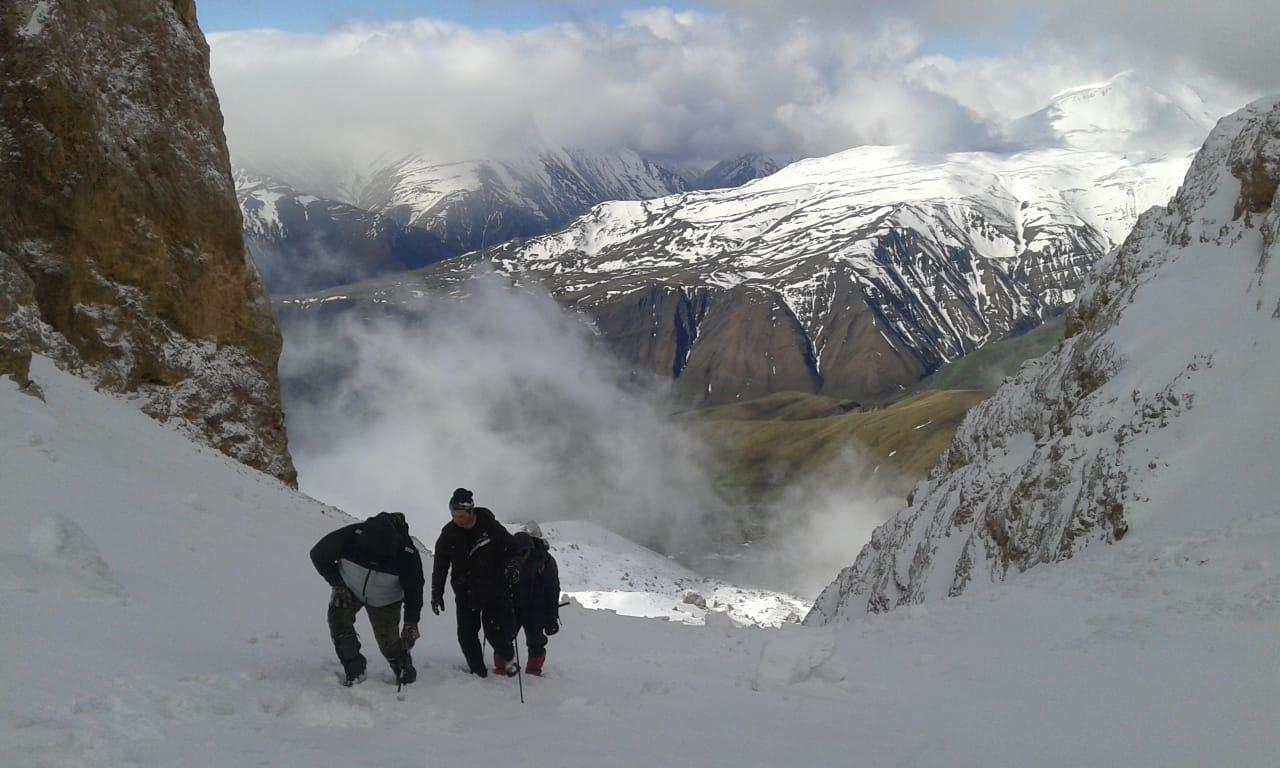"Heydər zirvəsi"nə yürüş (FOTO)