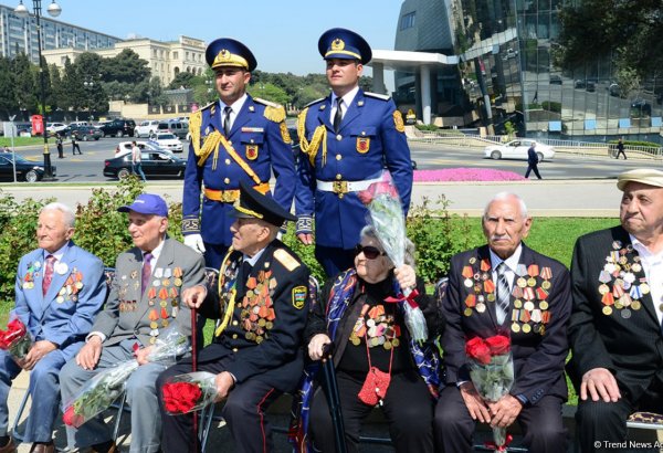 Azərbaycan ictimaiyyəti 9 May - faşizm üzərində Qələbənin 74-cü ildönümünü qeyd edir (FOTO)