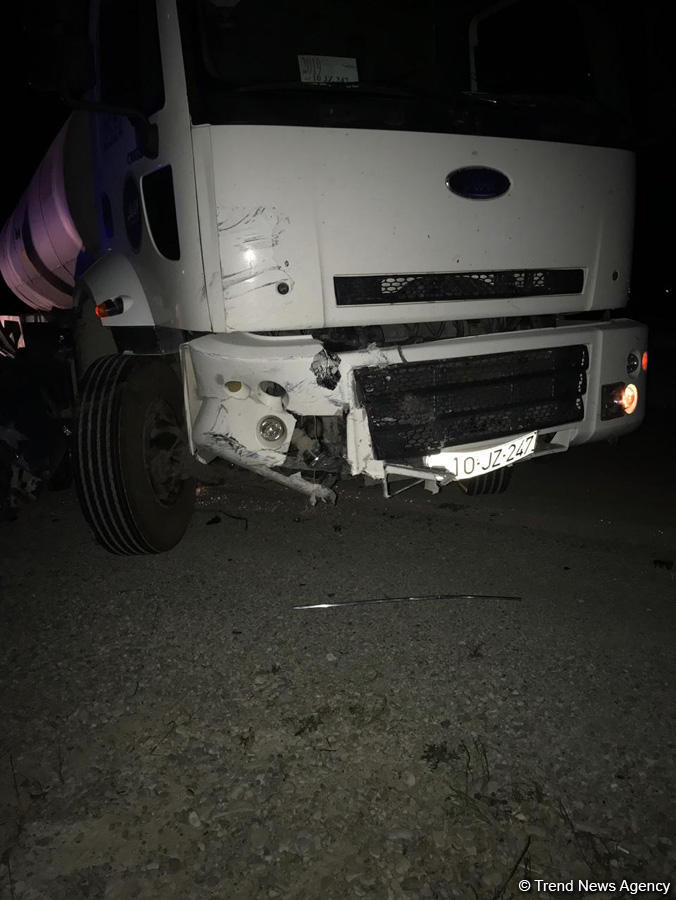 Bakı-Şamaxı yolunda qəza: betondaşıyan maşın "VAZ"la toqquşdu (FOTO)
