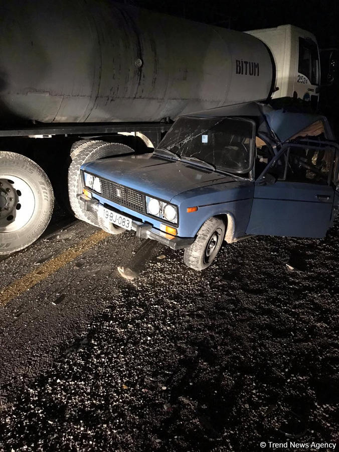 Bakı-Şamaxı yolunda qəza: betondaşıyan maşın "VAZ"la toqquşdu (FOTO)