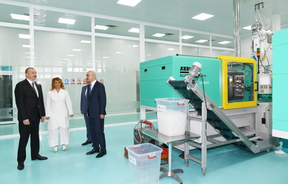Prezident İlham Əliyev Pirallahı Sənaye Parkında "Diamed Co" şpris istehsalı zavodunun açılışında iştirak edib (FOTO) (YENİLƏNİB)
