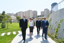 Prezident İlham Əliyev və birinci xanım Mehriban Əliyeva Təzəpir məscidinin qarşısındakı bağın və Füzuli küçəsi boyunca salınmış Mərkəzi Parkın açılışında iştirak ediblər (YENİLƏNİB) (FOTO)