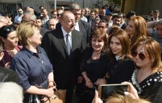 Prezident İlham Əliyev və birinci xanım Mehriban Əliyeva Təzəpir məscidinin qarşısındakı bağın və Füzuli küçəsi boyunca salınmış Mərkəzi Parkın açılışında iştirak ediblər (YENİLƏNİB) (FOTO)