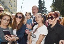 Prezident İlham Əliyev və birinci xanım Mehriban Əliyeva Təzəpir məscidinin qarşısındakı bağın və Füzuli küçəsi boyunca salınmış Mərkəzi Parkın açılışında iştirak ediblər (YENİLƏNİB) (FOTO)