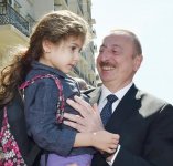 Prezident İlham Əliyev və birinci xanım Mehriban Əliyeva Təzəpir məscidinin qarşısındakı bağın və Füzuli küçəsi boyunca salınmış Mərkəzi Parkın açılışında iştirak ediblər (YENİLƏNİB) (FOTO)