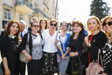 Prezident İlham Əliyev və birinci xanım Mehriban Əliyeva Təzəpir məscidinin qarşısındakı bağın və Füzuli küçəsi boyunca salınmış Mərkəzi Parkın açılışında iştirak ediblər (YENİLƏNİB) (FOTO)
