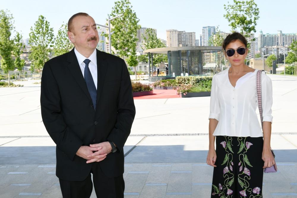 Prezident İlham Əliyev və birinci xanım Mehriban Əliyeva Təzəpir məscidinin qarşısındakı bağın və Füzuli küçəsi boyunca salınmış Mərkəzi Parkın açılışında iştirak ediblər (YENİLƏNİB) (FOTO)