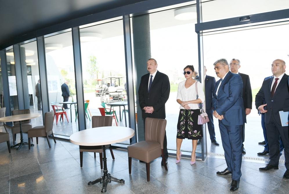 Prezident İlham Əliyev və birinci xanım Mehriban Əliyeva Təzəpir məscidinin qarşısındakı bağın və Füzuli küçəsi boyunca salınmış Mərkəzi Parkın açılışında iştirak ediblər (YENİLƏNİB) (FOTO)