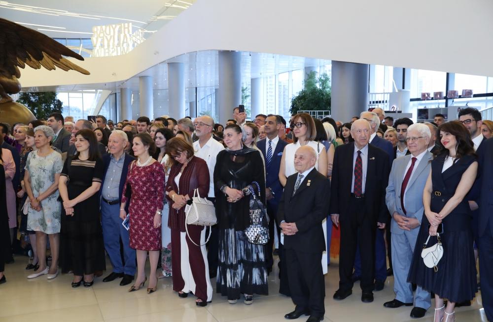 Heydər Əliyev Fondunun vitse-prezidenti Leyla Əliyeva dünya şöhrətli rəssam Zurab Seretelinin sərgisinin açılış mərasimində iştirak edib (FOTO)