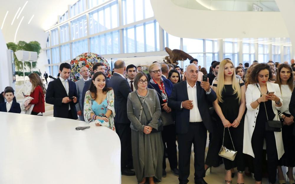 Heydər Əliyev Fondunun vitse-prezidenti Leyla Əliyeva dünya şöhrətli rəssam Zurab Seretelinin sərgisinin açılış mərasimində iştirak edib (FOTO)