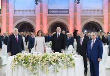 Prezident İlham Əliyev və birinci xanım Mehriban Əliyeva 28 May – Respublika Günü münasibətilə keçirilən rəsmi qəbulda iştirak ediblər (YENİLƏNİB) (FOTO)