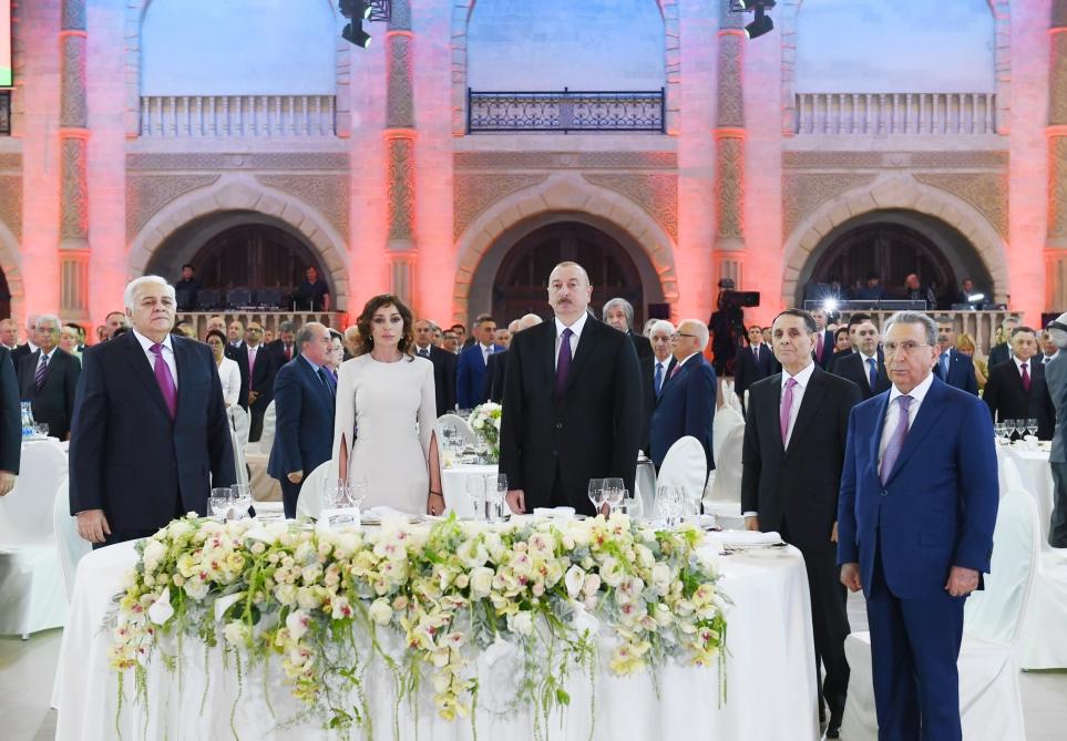 Prezident İlham Əliyev və birinci xanım Mehriban Əliyeva 28 May – Respublika Günü münasibətilə keçirilən rəsmi qəbulda iştirak ediblər (YENİLƏNİB) (FOTO)