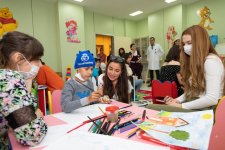 Heydər Əliyev Fondunun vitse-prezidenti Leyla Əliyeva Milli Onkologiya Mərkəzinin Uşaq Klinikasında olub (FOTO)