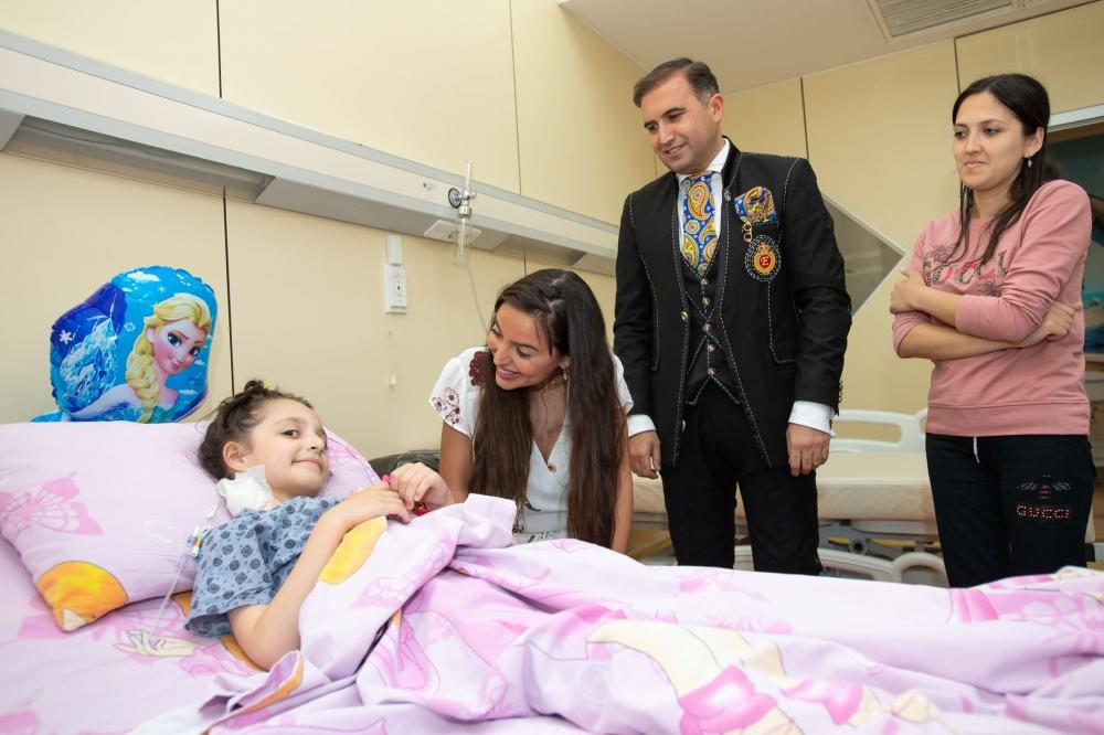 Heydər Əliyev Fondunun vitse-prezidenti Leyla Əliyeva Milli Onkologiya Mərkəzinin Uşaq Klinikasında olub (FOTO)