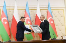 Azərbaycan və Polşa prezidentləri mətbuata bəyanatlarla çıxış ediblər (YENİLƏNİB) (FOTO)