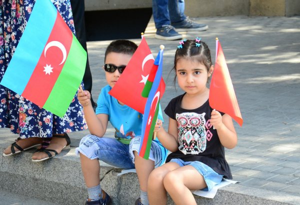1 İyun - Uşaqların Beynəlxalq Müdafiəsi Günüdür (FOTO)