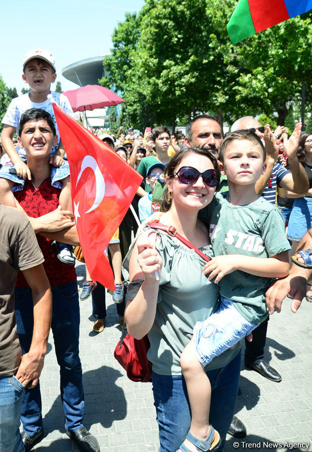 1 İyun - Uşaqların Beynəlxalq Müdafiəsi Günüdür (FOTO)