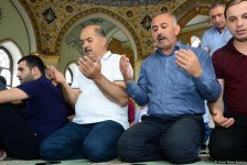 Ramazan bayramı münasibətilə Təzə Pir məscidində bayram namazı qılınıb (FOTO)